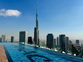 Luxury Stay with Burj Khalifa Views & Infinity Pool